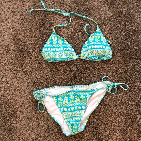 Bikini - Picture 1 of 3